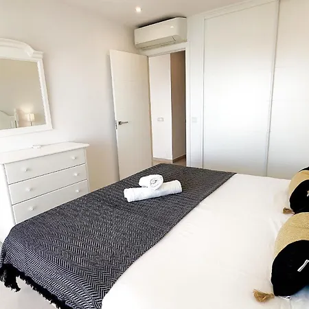 Diana 905. Superb South-facing One-bedroom With Amazing Sea Views. Apartment